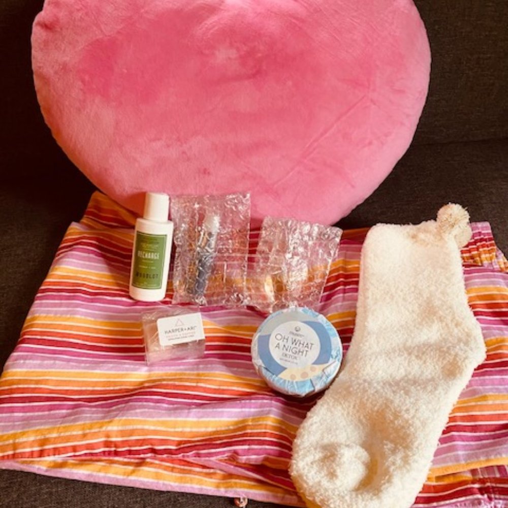 Cozy Night In 5 Piece Bath & Beauty Set - NWT - Picture 3 of 6